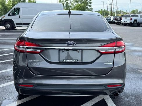 Used 2017 Ford Fusion SE FWD image 5