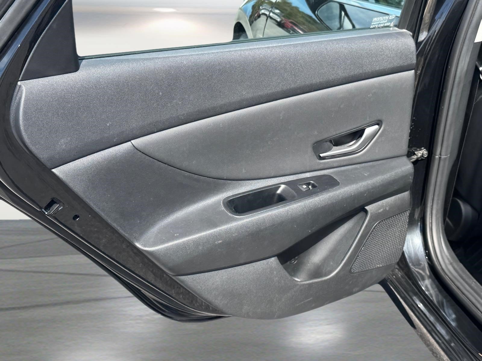 Used 2023 Hyundai Elantra Limited FWD image 16