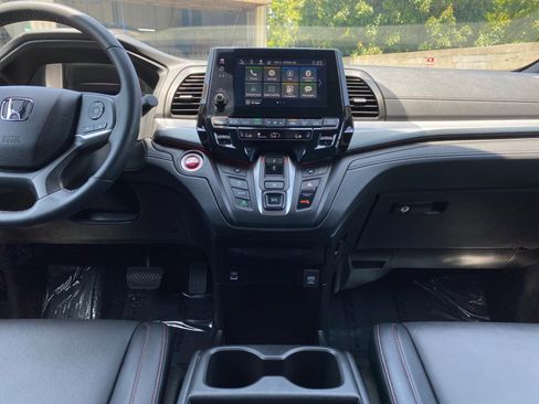 Used 2024 Honda Odyssey Sport image 16