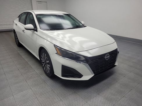 Used 2023 Nissan Altima 2.5 SV image 13