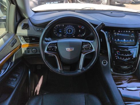 Used 2018 Cadillac Escalade Luxury RWD image 16