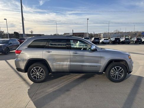 Used 2018 Jeep Grand Cherokee Limited w/ Luxury Group II image 4