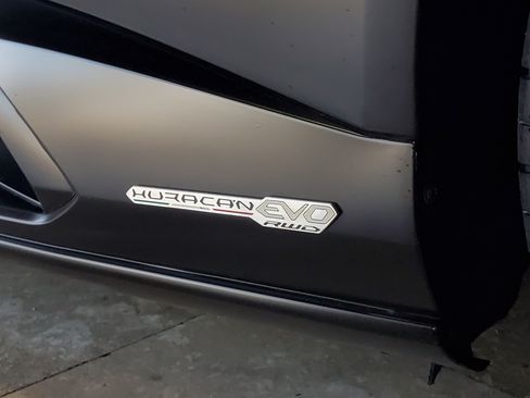 Used 2021 Lamborghini Huracan EVO image 20