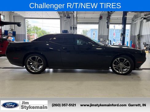 Used 2020 Dodge Challenger R/T RWD image 11