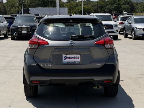 Used 2019 Nissan Kicks SR w/ SR Premium Package FWD image 5
