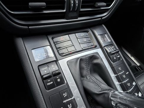 Used 2021 Porsche Macan S image 18