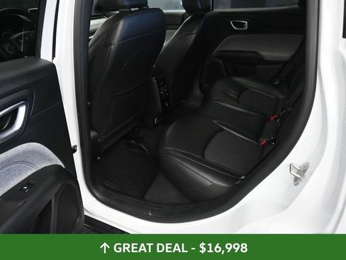 Used 2023 Jeep Compass Latitude image 18