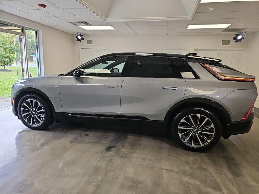 Certified 2024 Cadillac Lyriq Sport AWD/4WD image 6