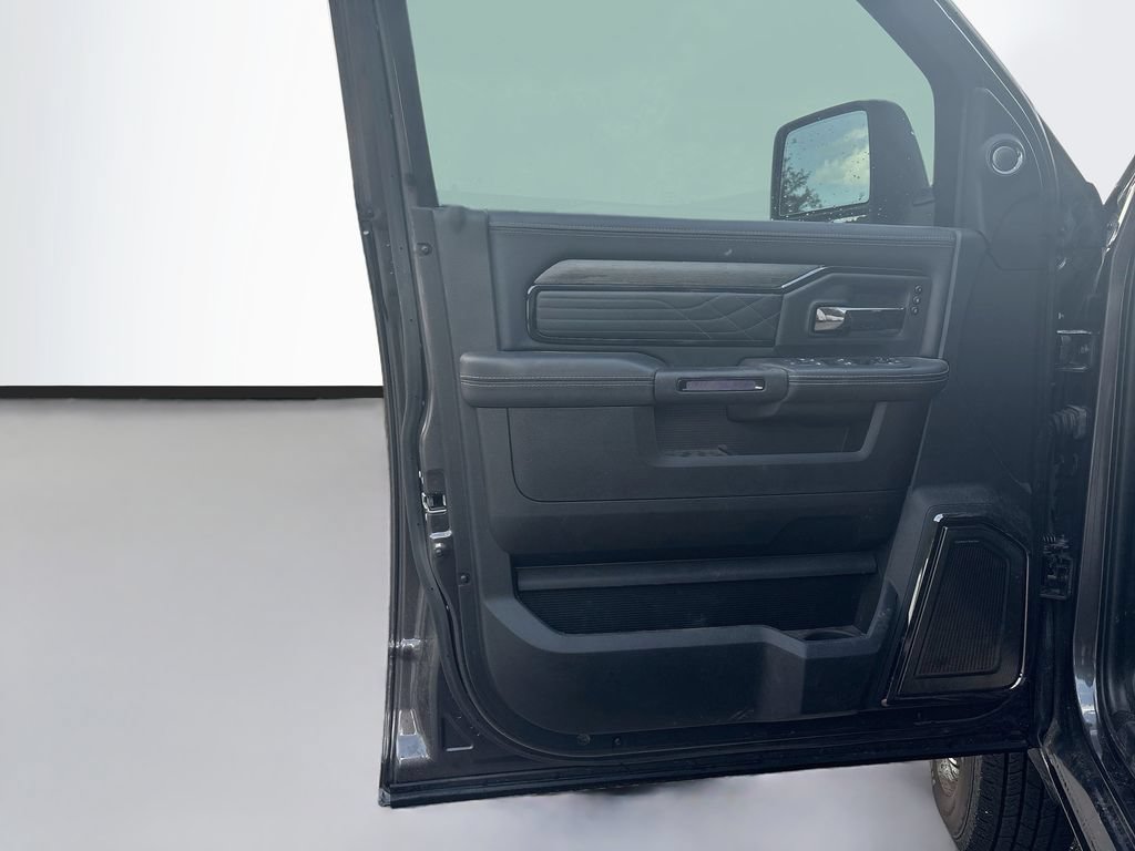 Used 2025 RAM 3500 Limited AWD/4WD image 32