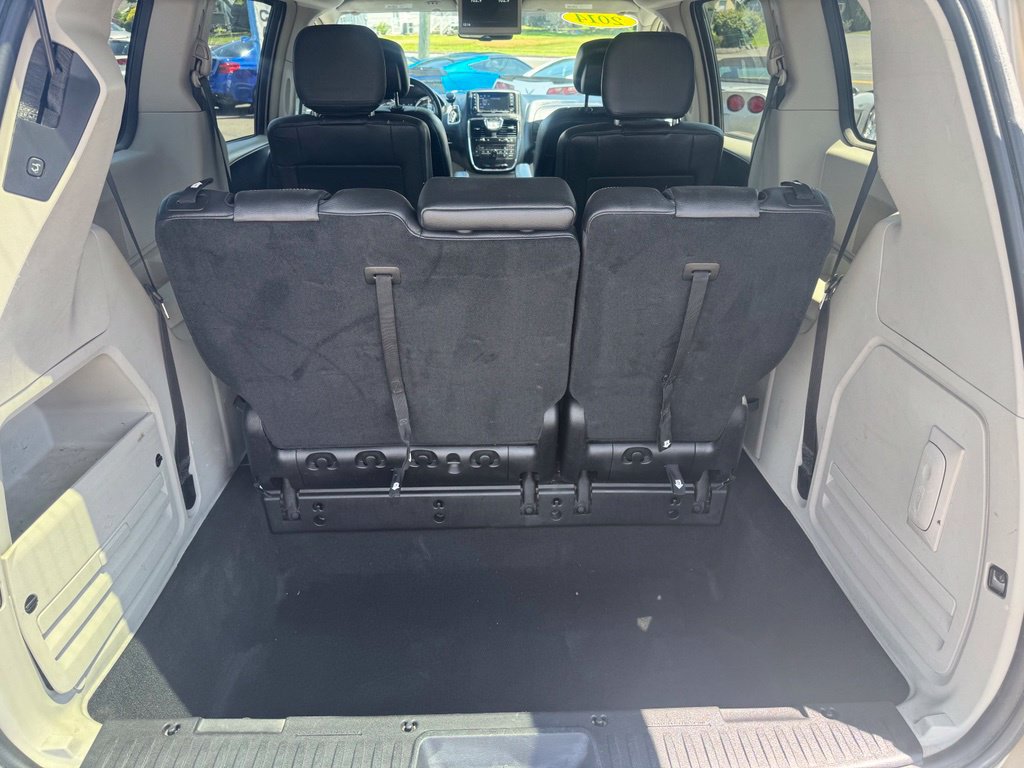 Used 2014 Chrysler Town & Country Touring FWD image 26