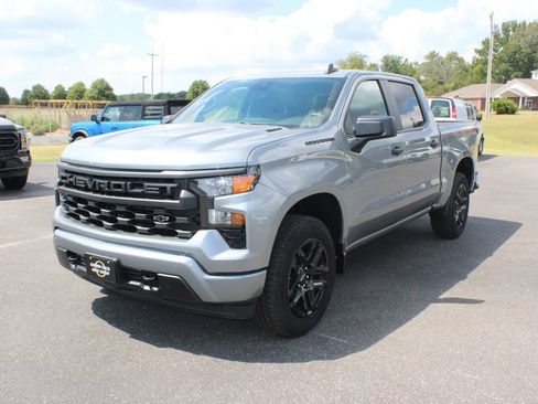 New 2026 Chevrolet Silverado 1500 Custom w/ LPO, Dark Essentials Package AWD/4WD image 4