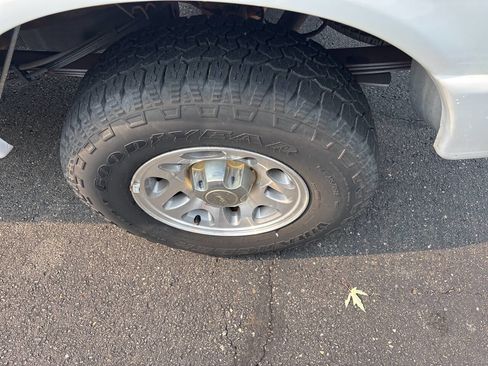 Used 2011 Ford Ranger XLT image 10