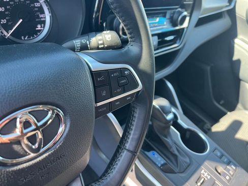 Used 2024 Toyota Highlander LE image 12