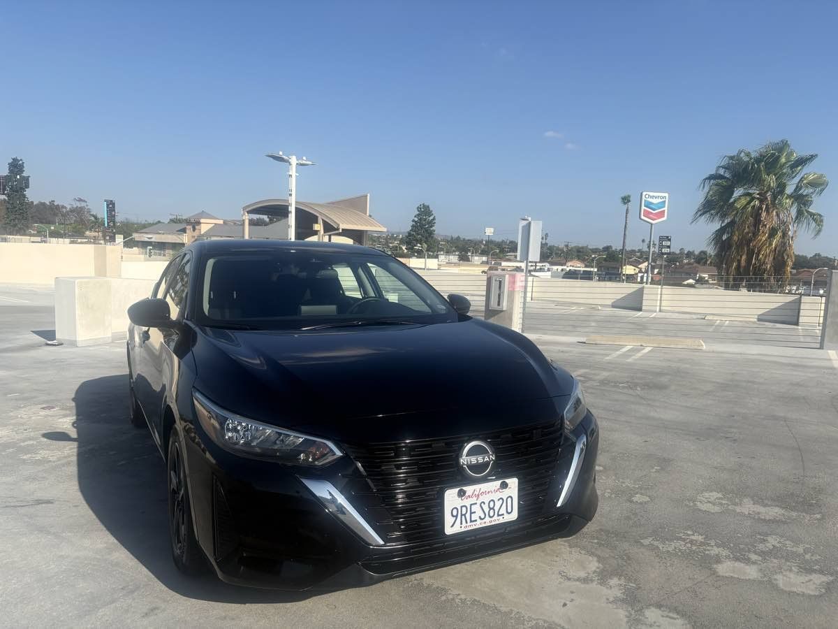 Used 2025 Nissan Sentra SV FWD image 4