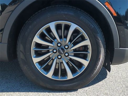 Used 2021 Lincoln Nautilus Reserve image 11