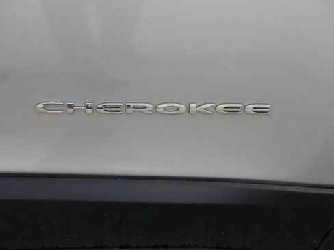 Used 2017 Jeep Cherokee Limited AWD/4WD image 37