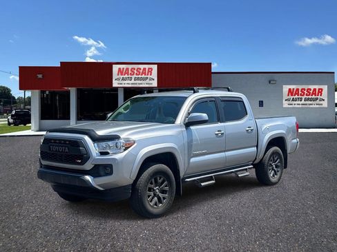Used 2020 Toyota Tacoma SR5 RWD image 1