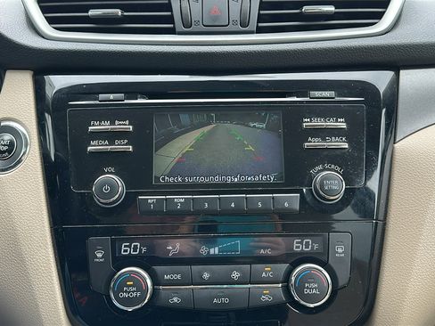 Used 2016 Nissan Rogue SV AWD/4WD image 20