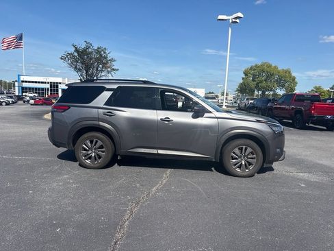Used 2025 Nissan Pathfinder SV FWD image 2