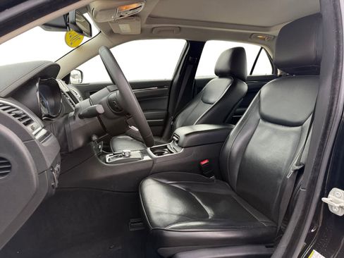 Used 2023 Chrysler 300 Touring L w/ Popular Equipment Group image 10