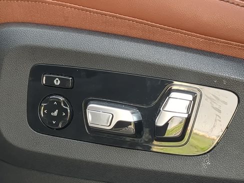 Used 2024 BMW X7 M60i w/ M Sport Professional Package AWD/4WD image 17