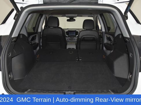 Used 2024 GMC Terrain SLT image 29