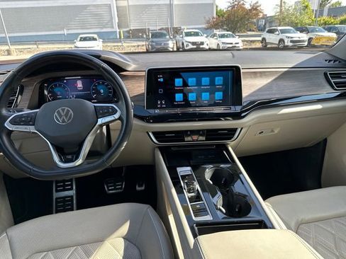 Certified 2024 Volkswagen Atlas SEL Premium R-Line AWD/4WD image 16