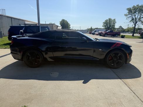 Used 2019 Chevrolet Camaro LT RWD image 8