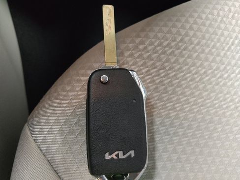 Used 2023 Kia Soul LX w/ LX Technology Package FWD image 32