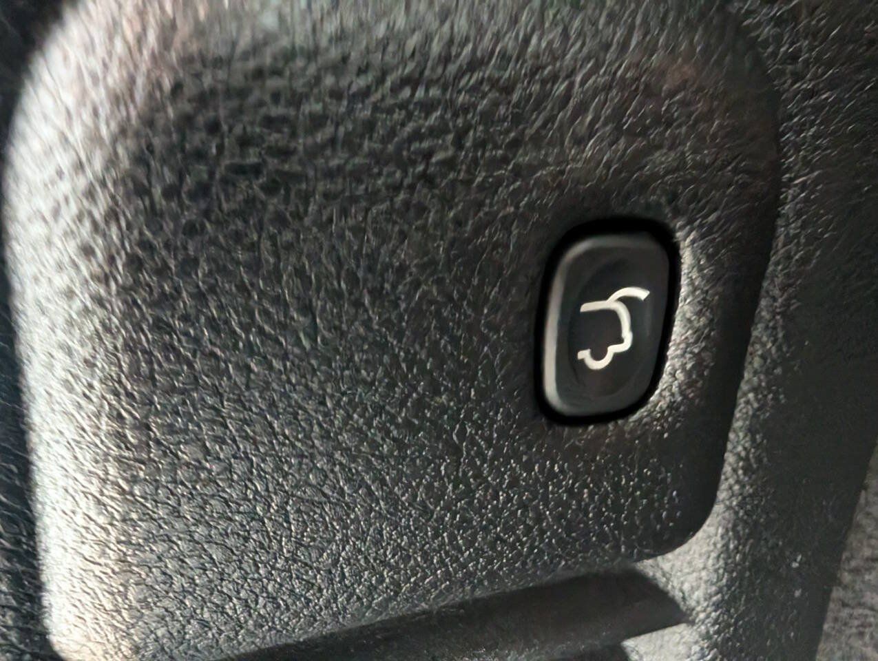 Used 2014 Dodge Durango R/T w/ Technology Group AWD/4WD image 16