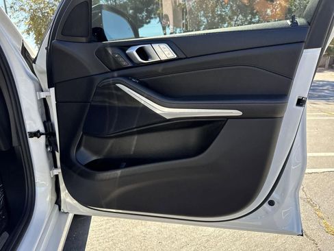 Used 2022 BMW X7 xDrive40i w/ Premium Package image 41