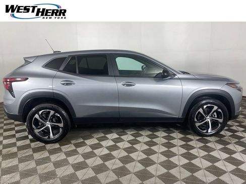 Used 2024 Chevrolet Trax RS FWD image 20