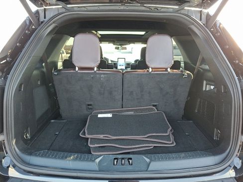 Used 2020 Ford Explorer Platinum w/ Premium Technology Package image 32