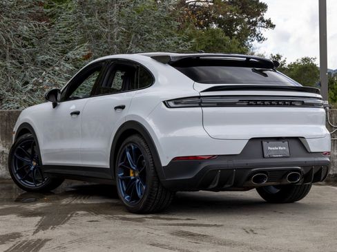 Certified 2024 Porsche Cayenne Turbo GT image 3