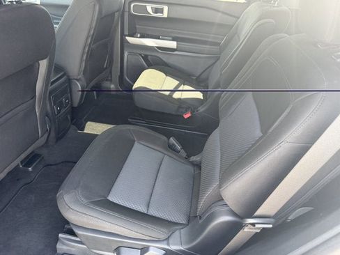 Used 2024 Ford Explorer XLT RWD image 12