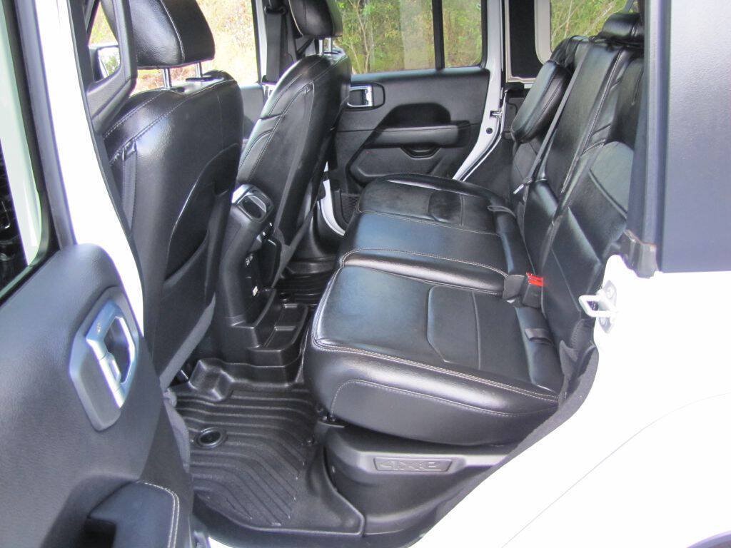 Used 2022 Jeep Wrangler Unlimited Sahara AWD/4WD image 17