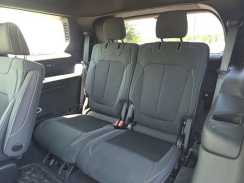 Used 2024 Jeep Grand Cherokee L Laredo w/ Luxury Tech Group I AWD/4WD image 19