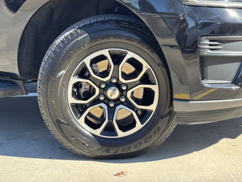 Used 2024 Ford Expedition Max XLT image 4