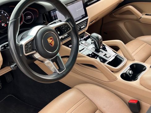 Certified 2020 Porsche Cayenne image 4