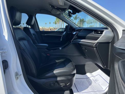 Used 2023 Jeep Grand Cherokee Limited image 30