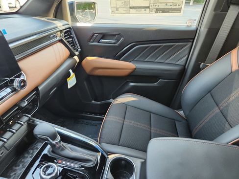 New 2026 GMC Canyon AT4 image 8