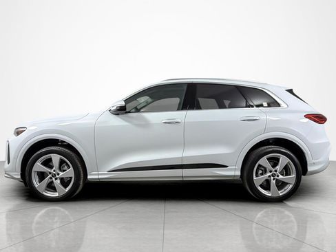 Used 2025 Audi Q5 Premium Plus w/ Premium Plus AWD/4WD image 2