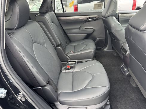 New 2026 Toyota Highlander Platinum AWD/4WD image 5