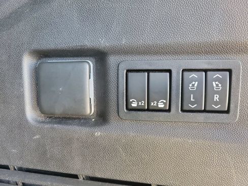 Used 2021 GMC Yukon Denali w/ Denali Ultimate Package AWD/4WD image 8