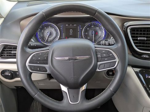 Used 2022 Chrysler Voyager LX image 20