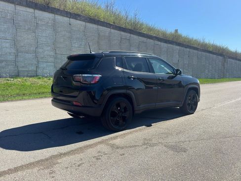 Used 2021 Jeep Compass Latitude FWD image 7
