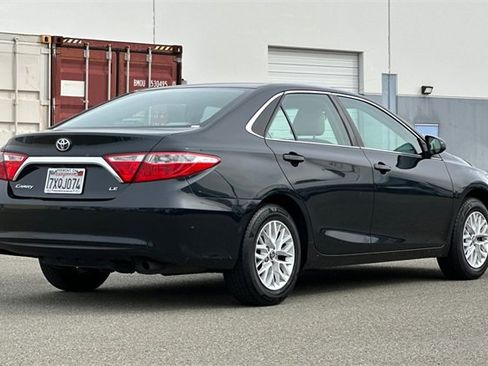 Used 2016 Toyota Camry LE image 4