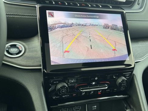 New 2025 Jeep Grand Cherokee L Limited image 16