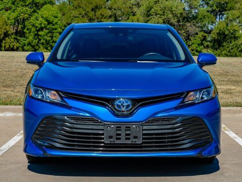 Used 2020 Toyota Camry LE image 8