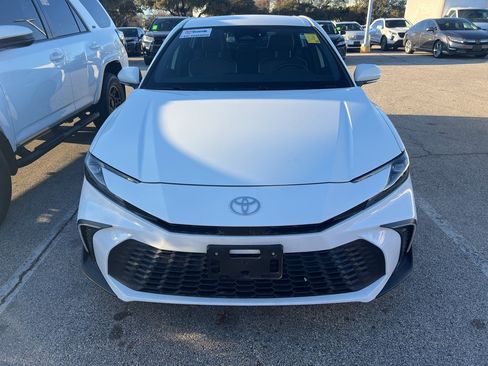 Used 2025 Toyota Camry SE image 2